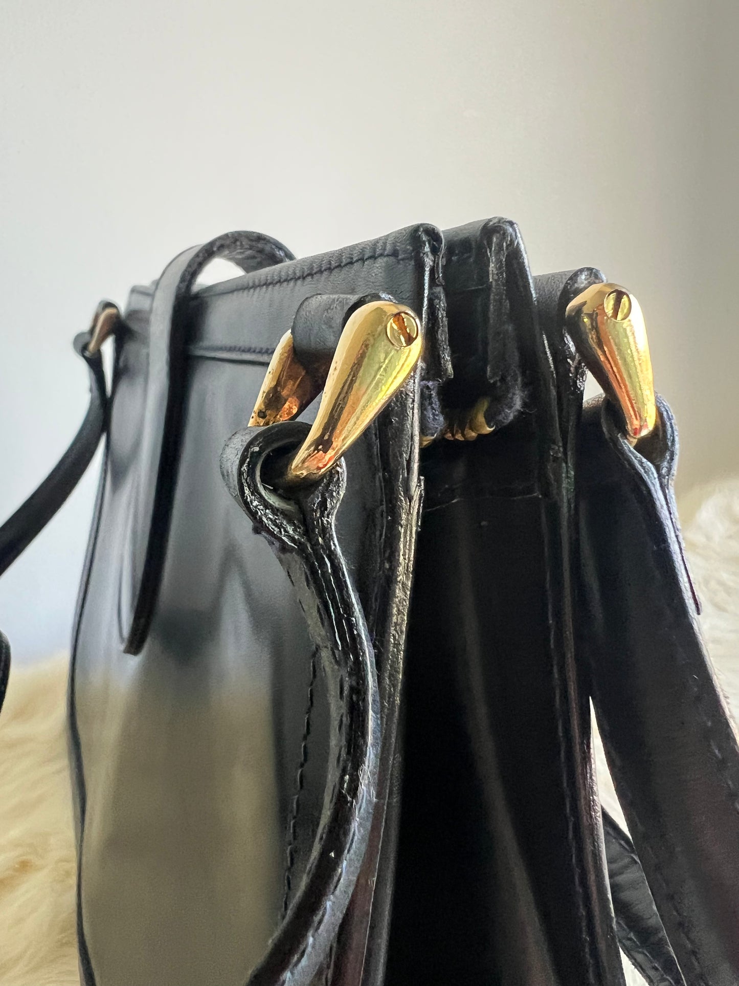 Gucci Round Logo Shoulder Bag - Navy Blue Box Leather