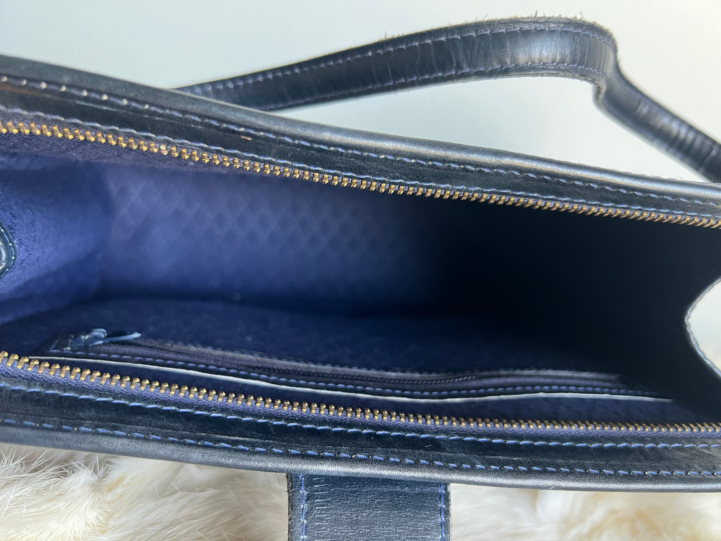 Gucci Round Logo Shoulder Bag - Navy Blue Box Leather
