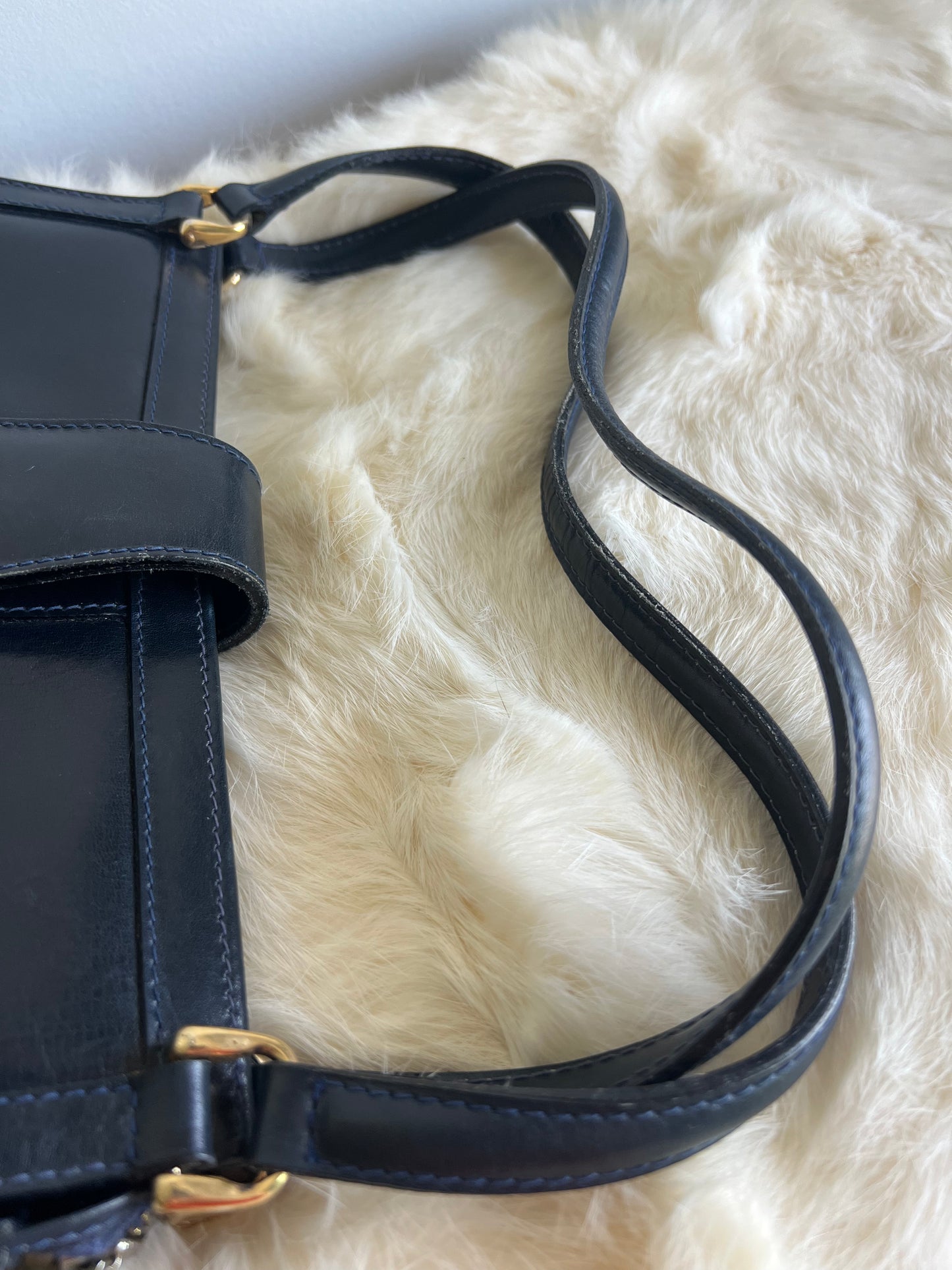 Gucci Round Logo Shoulder Bag - Navy Blue Box Leather
