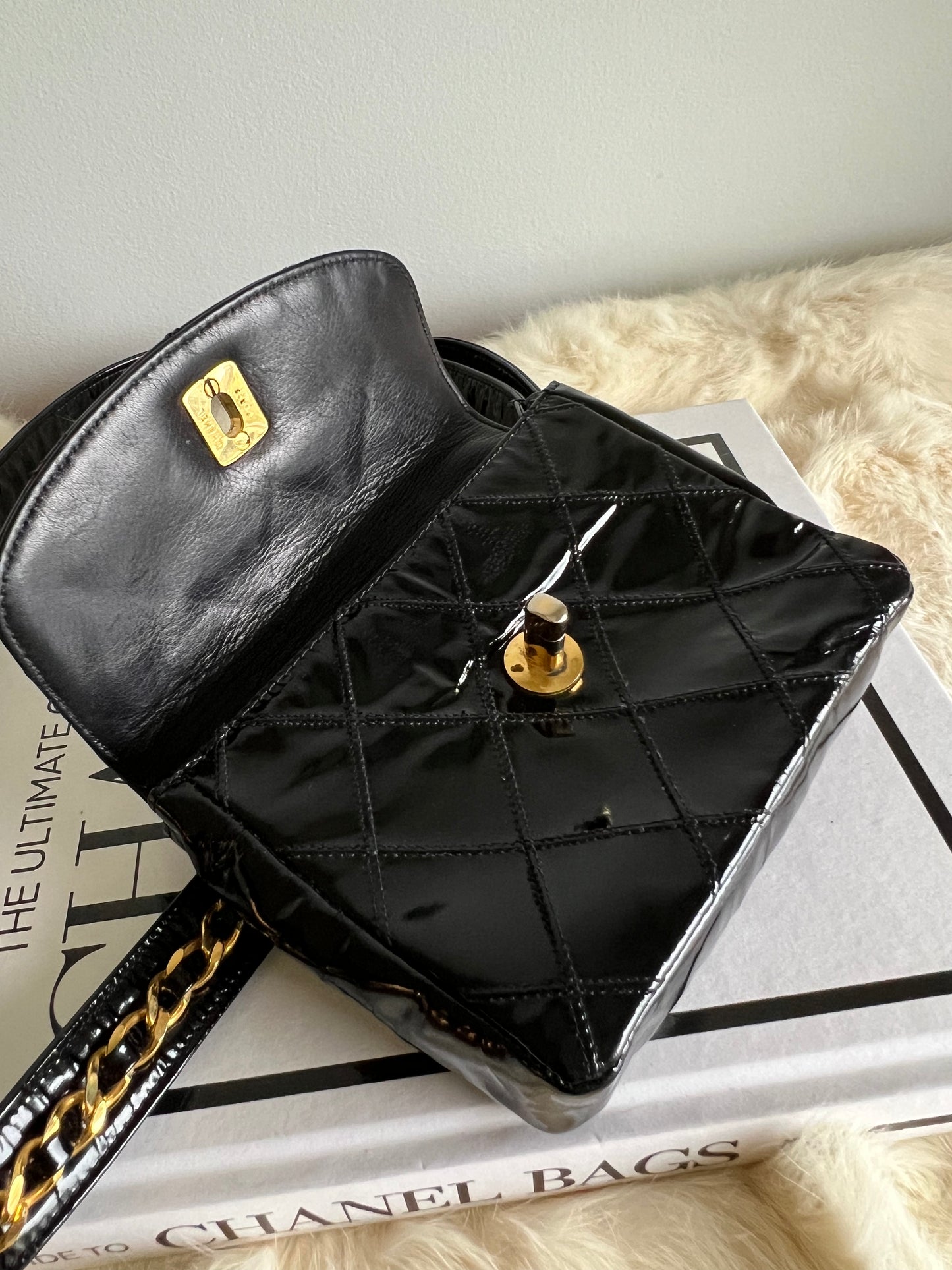 Chanel Patent Leather 1980s Belted Waist Pouch - Black