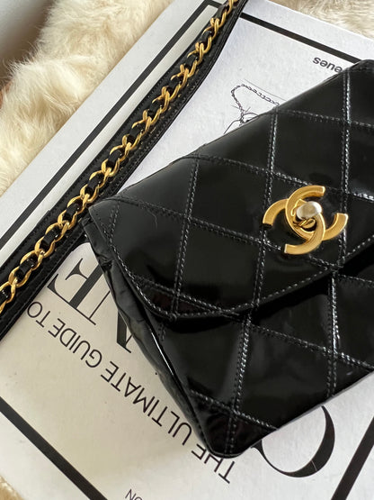 Chanel Patent Leather 1980s Belted Waist Pouch - Black