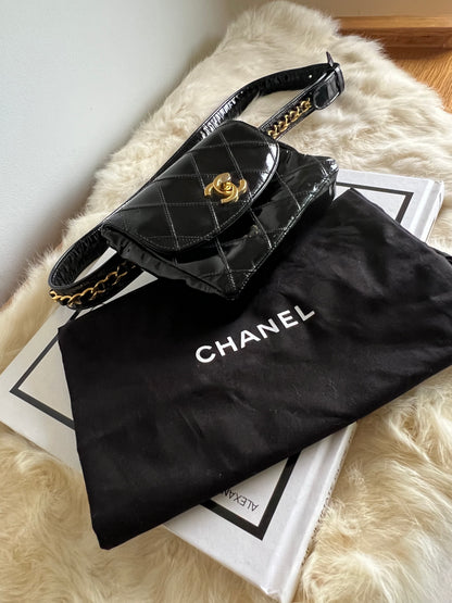 Chanel Patent Leather 1980s Belted Waist Pouch - Black