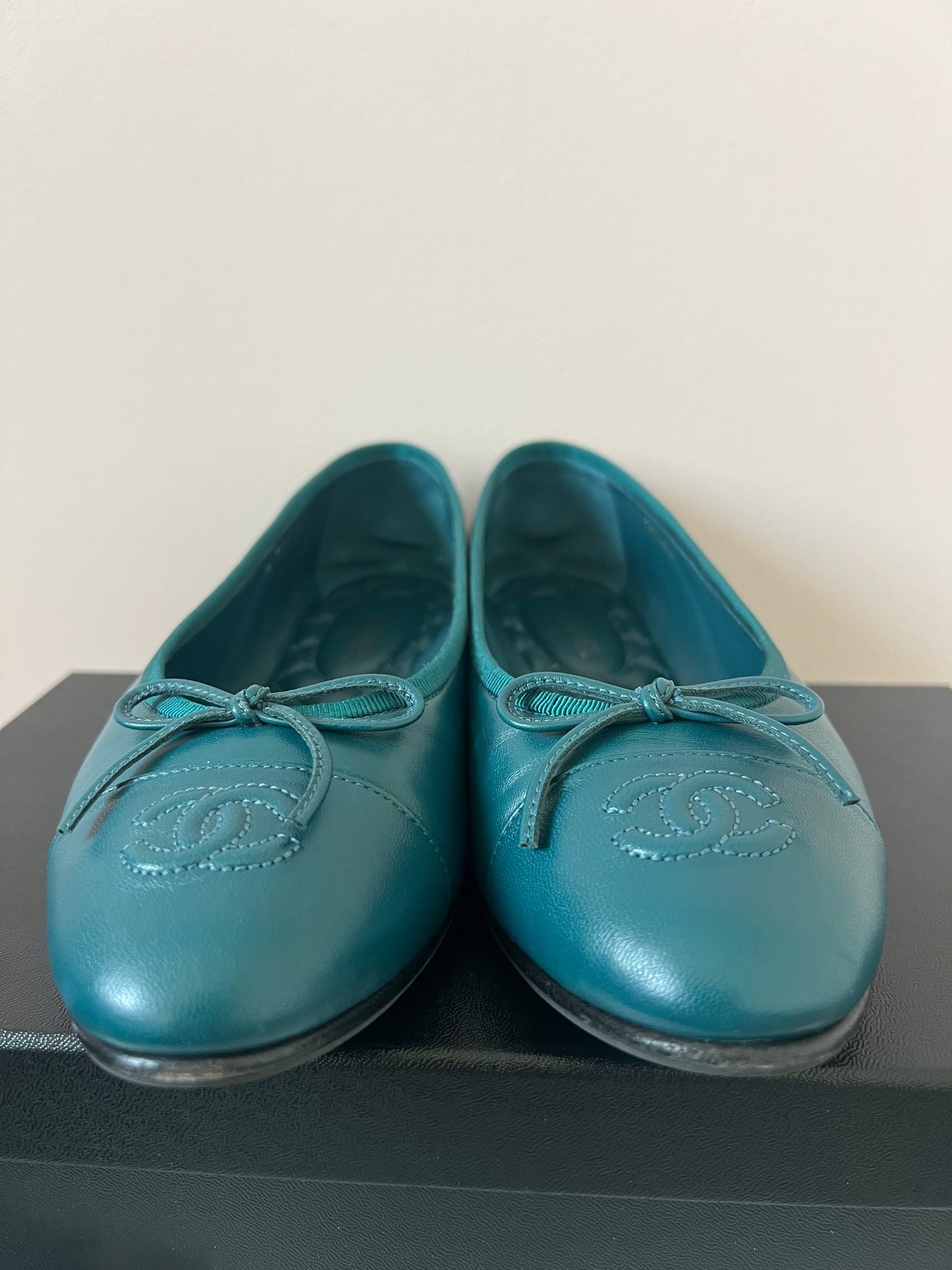 Chanel Limited Edition Cruise 2010 Teal Lambskin Ballet Flats Women's Size 38C