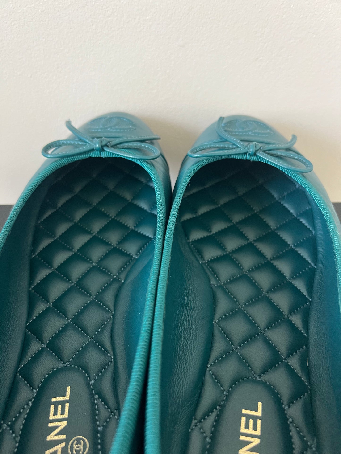 Chanel Limited Edition Cruise 2010 Teal Lambskin Ballet Flats Women's Size 38C