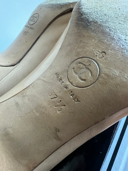 Chanel Beige and Black Spectator Pumps 1990s with original box